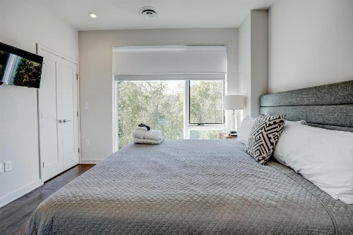 Broadway Loft 220 - image 6