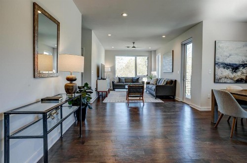 Broadway Loft 220 - image 8
