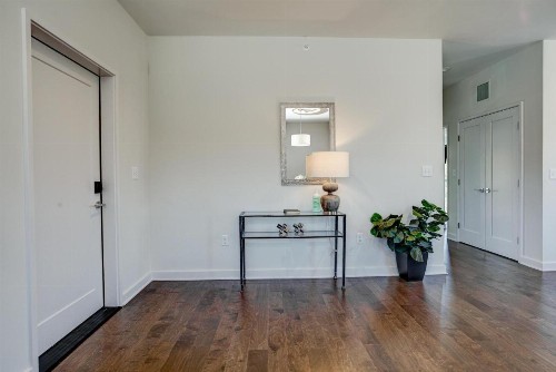 Broadway Loft 220 - image 9