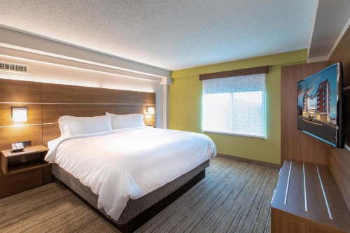 Holiday Inn Express & Suites Asheville Downtown an IHG Hotel - image 10