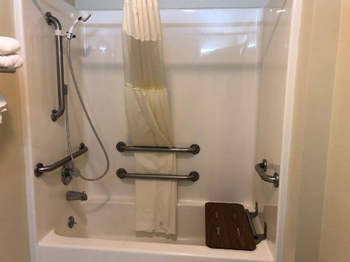 Boarders Inn & Suites by Cobblestone Hotels - Ashland City - image 3