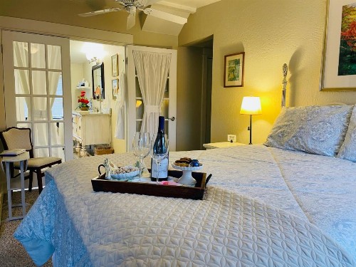 Second Street Cottages - image 3