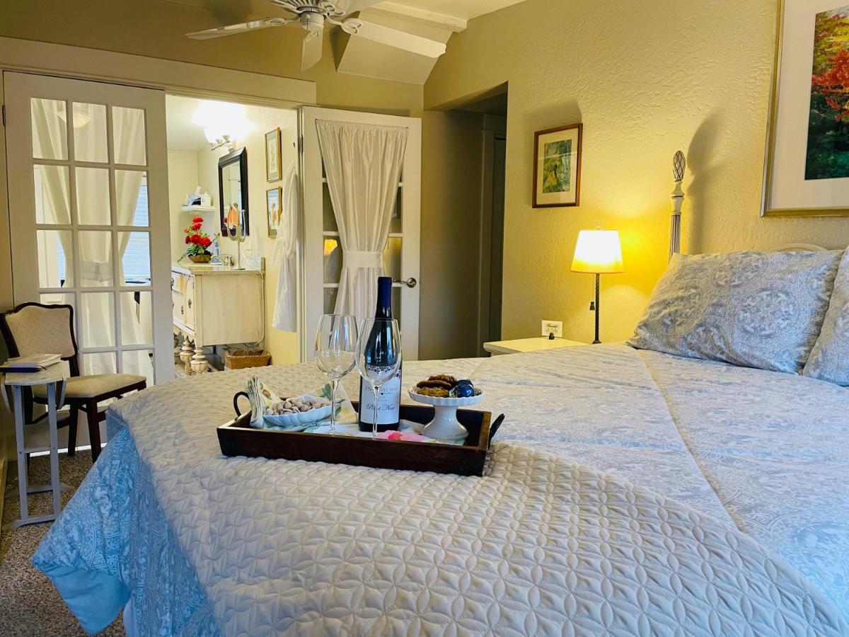 Second Street Cottages - image 3