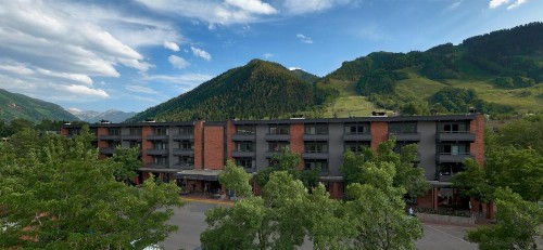 Aspen Square Condominium Hotel - image 18
