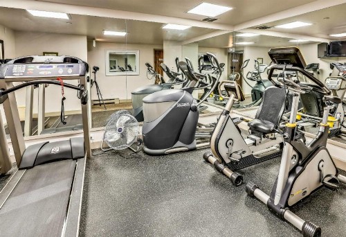 Aspen Square Condominium Hotel - image 45