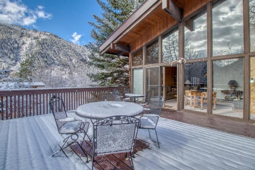 Mountain Valley Hideaway - image 7