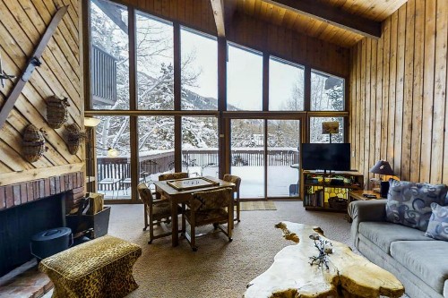 Mountain Valley Hideaway - image 8