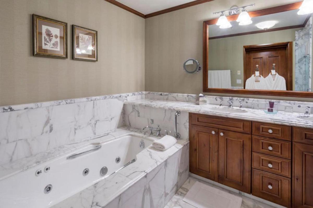 Ritz-Carlton Club 3 Bedroom Luxury - image 2