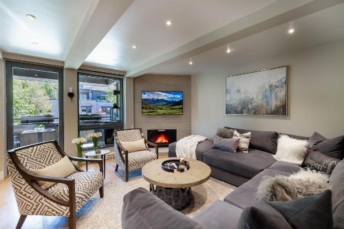 New Listing! Luxurious 2 BR - Mountain Views - Aspen Core - image 1