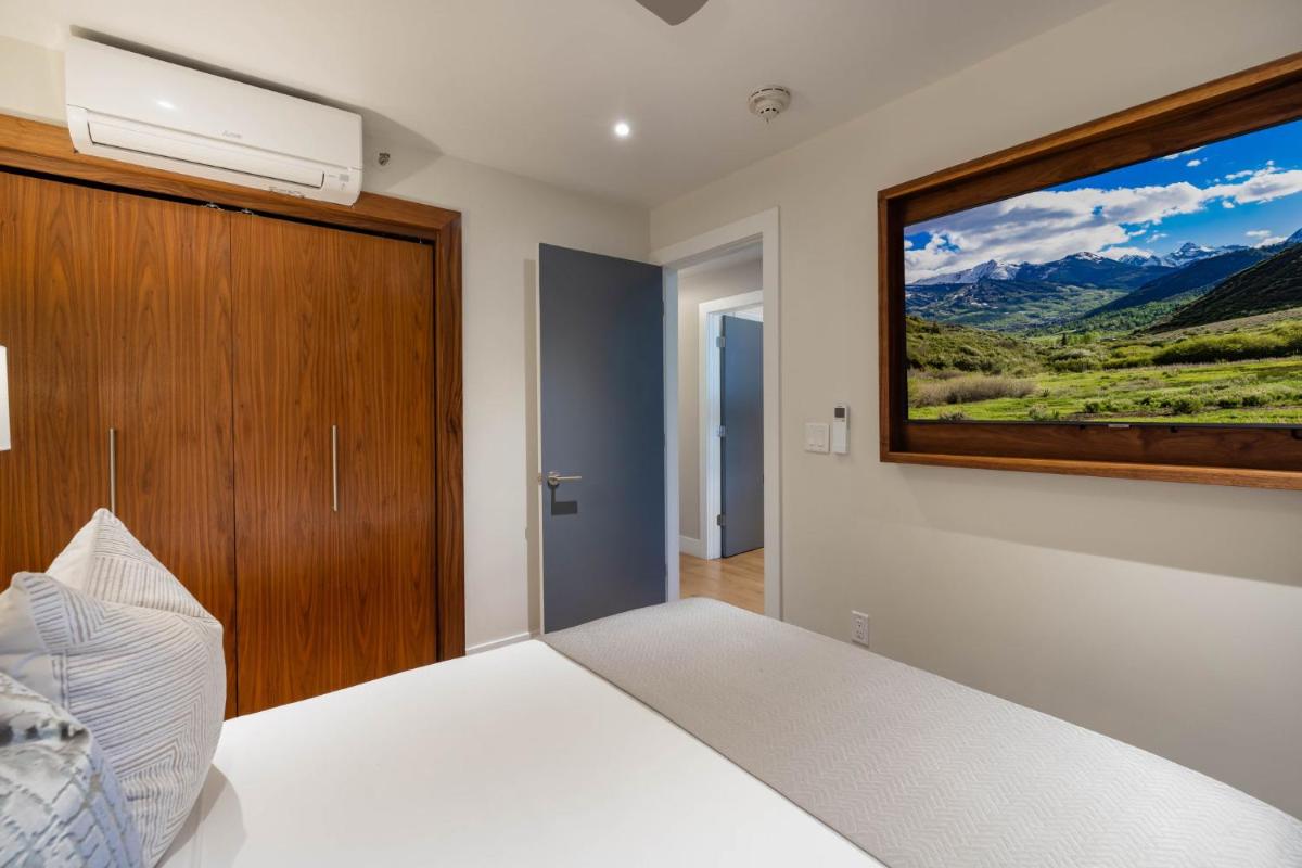 New Listing! Luxurious 2 BR - Mountain Views - Aspen Core - image 4