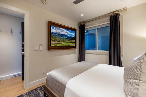 New Listing! Luxurious 2 BR - Mountain Views - Aspen Core - image 6