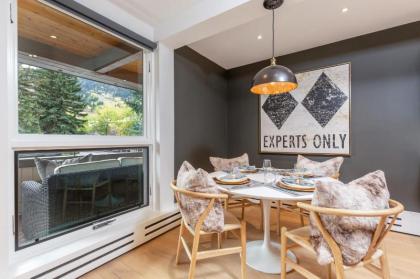 New Listing! Newly Renovated 2 BR in Town Mountain Views - image 14