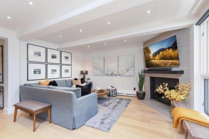 New Listing! Newly Renovated 2 BR in Town Mountain Views - image 2