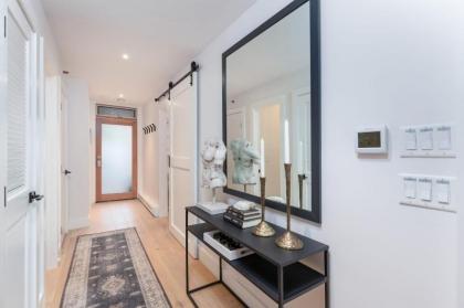 New Listing! Newly Renovated 2 BR in Town Mountain Views - image 9