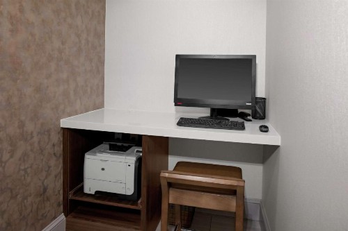 Hilton Garden Inn Atlanta Perimeter Center - image 12