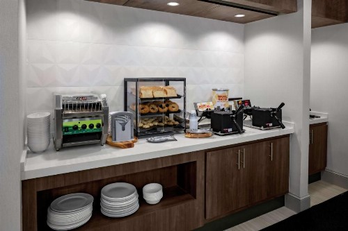 Hilton Garden Inn Atlanta Perimeter Center - image 16