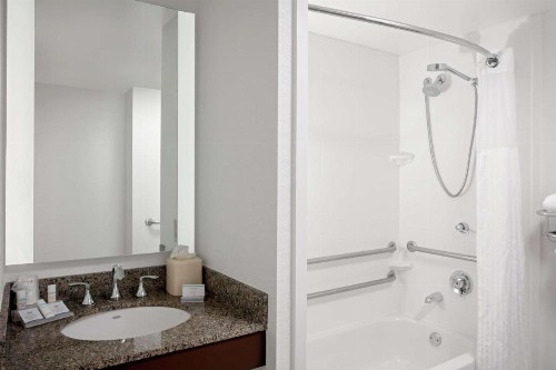 Hilton Garden Inn Atlanta Perimeter Center - image 24