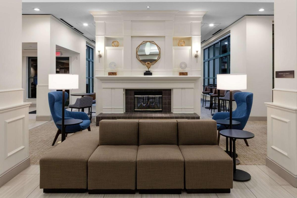 Hilton Garden Inn Atlanta Perimeter Center - image 3