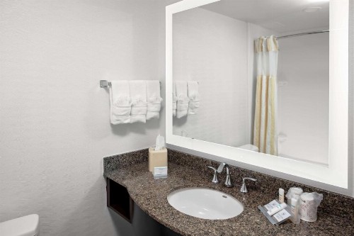 Hilton Garden Inn Atlanta Perimeter Center - image 33