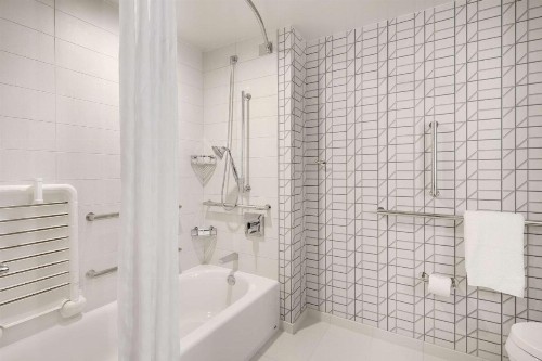 Embassy Suites Atlanta Perimeter - image 15
