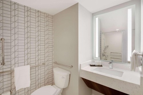 Embassy Suites Atlanta Perimeter - image 19