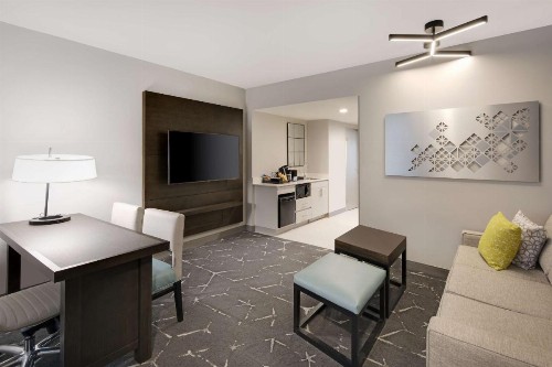 Embassy Suites Atlanta Perimeter - image 25
