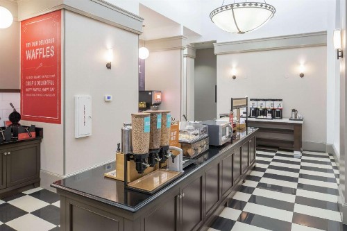 Hampton Inn & Suites Atlanta-Downtown - image 18