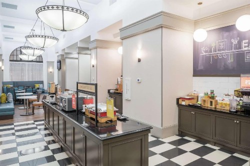 Hampton Inn & Suites Atlanta-Downtown - image 29