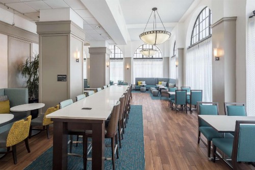 Hampton Inn & Suites Atlanta-Downtown - image 32