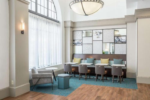 Hampton Inn & Suites Atlanta-Downtown - image 9