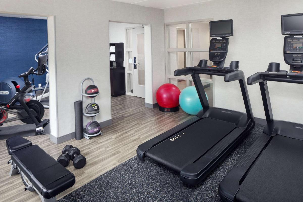 Hampton Inn Atlanta-Northlake - image 2