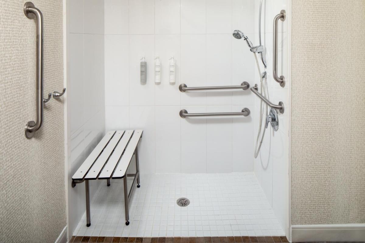 Hampton Inn Atlanta-Northlake - image 4