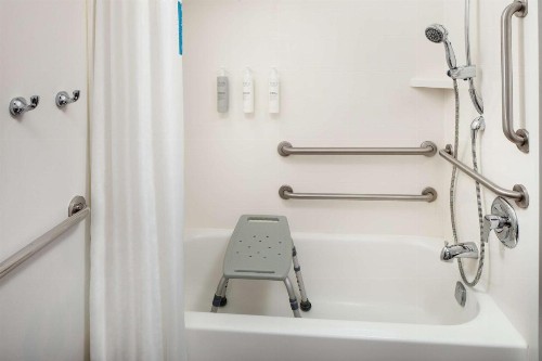 Hampton Inn Atlanta-Northlake - image 8