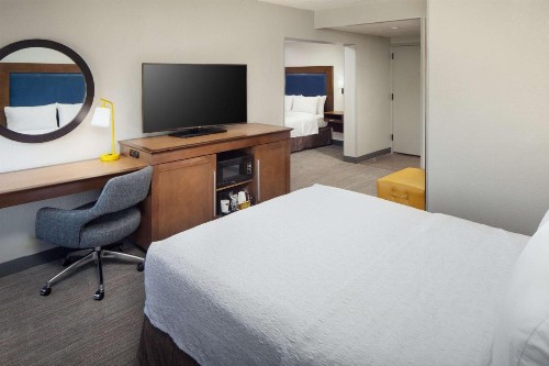 Hampton Inn Atlanta-Northlake - image 9