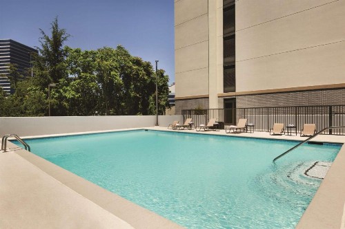 Hampton Inn Atlanta-Buckhead - image 13