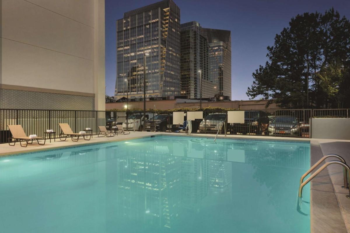 Hampton Inn Atlanta-Buckhead - image 3