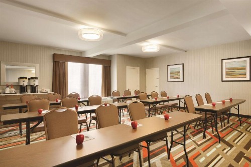 Hampton Inn Atlanta-Buckhead - image 9
