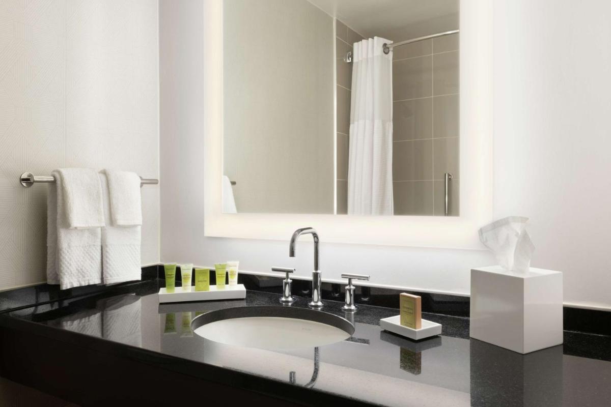 Hilton Atlanta - image 4