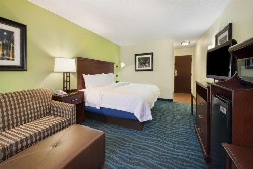 Hampton Inn Atlanta Perimeter Center - image 13