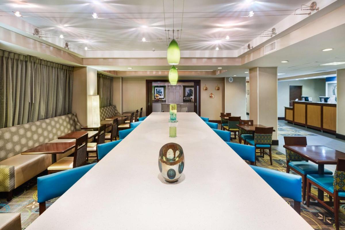 Hampton Inn Atlanta Perimeter Center - image 3