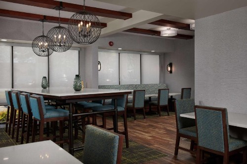 Hampton Inn Atlanta-Cumberland Mall/Cobb Galleria Area - image 17