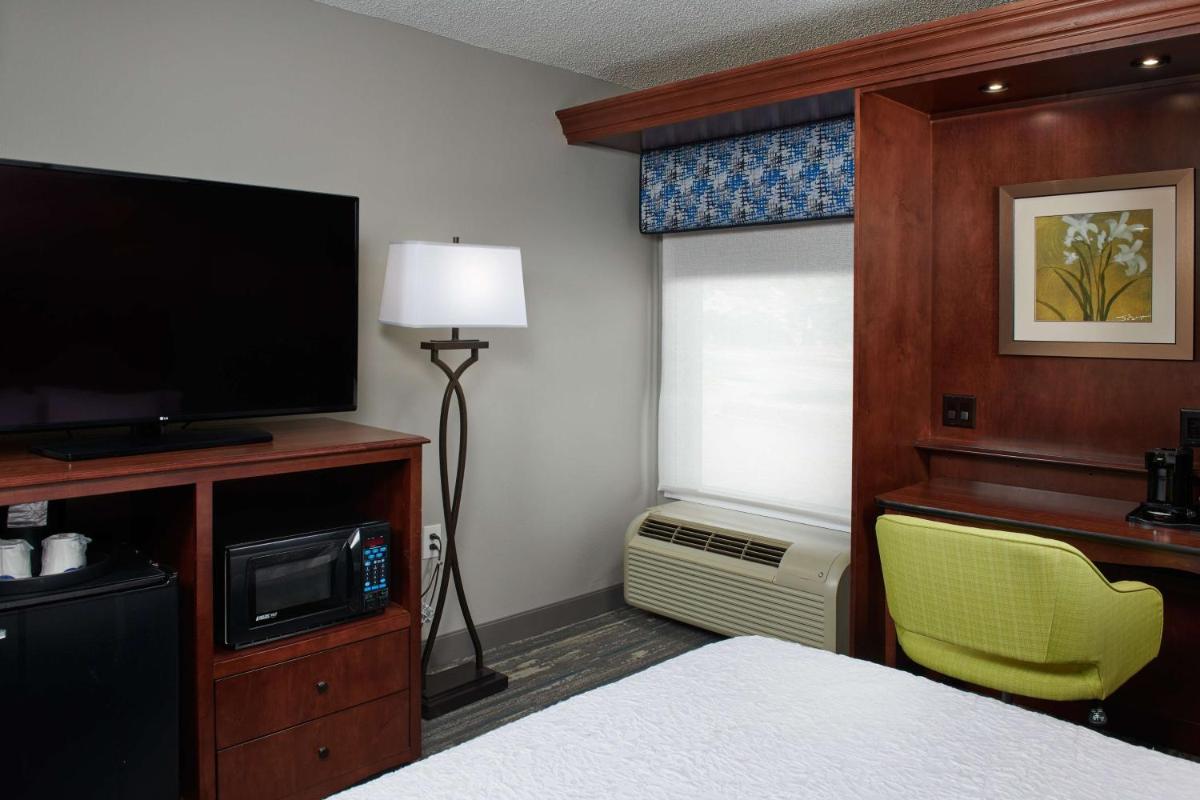 Hampton Inn Atlanta-Cumberland Mall/Cobb Galleria Area - image 3