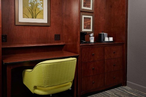 Hampton Inn Atlanta-Cumberland Mall/Cobb Galleria Area - image 9