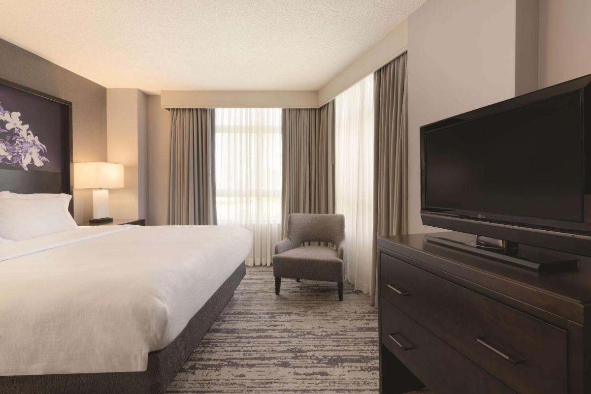 Embassy Suites Atlanta at Centennial Olympic Park - image 3