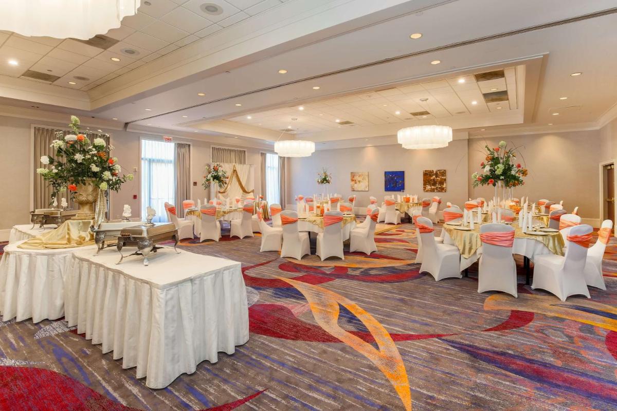 DoubleTree by Hilton Atlanta Airport - image 5