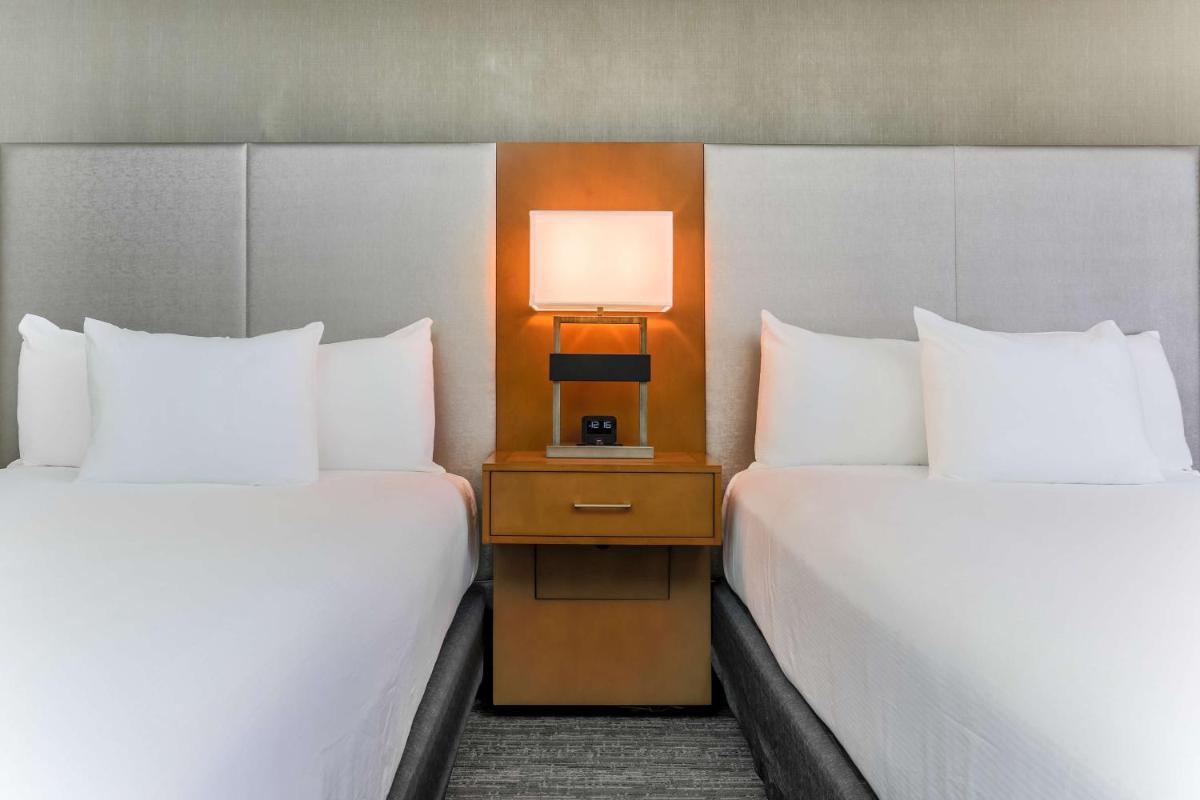 DoubleTree by Hilton Atlanta Airport - image 7