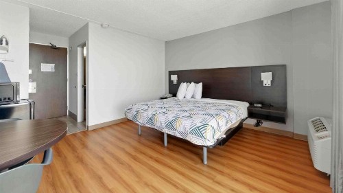 Motel 6-Atlanta GA - Virginia Ave - image 18