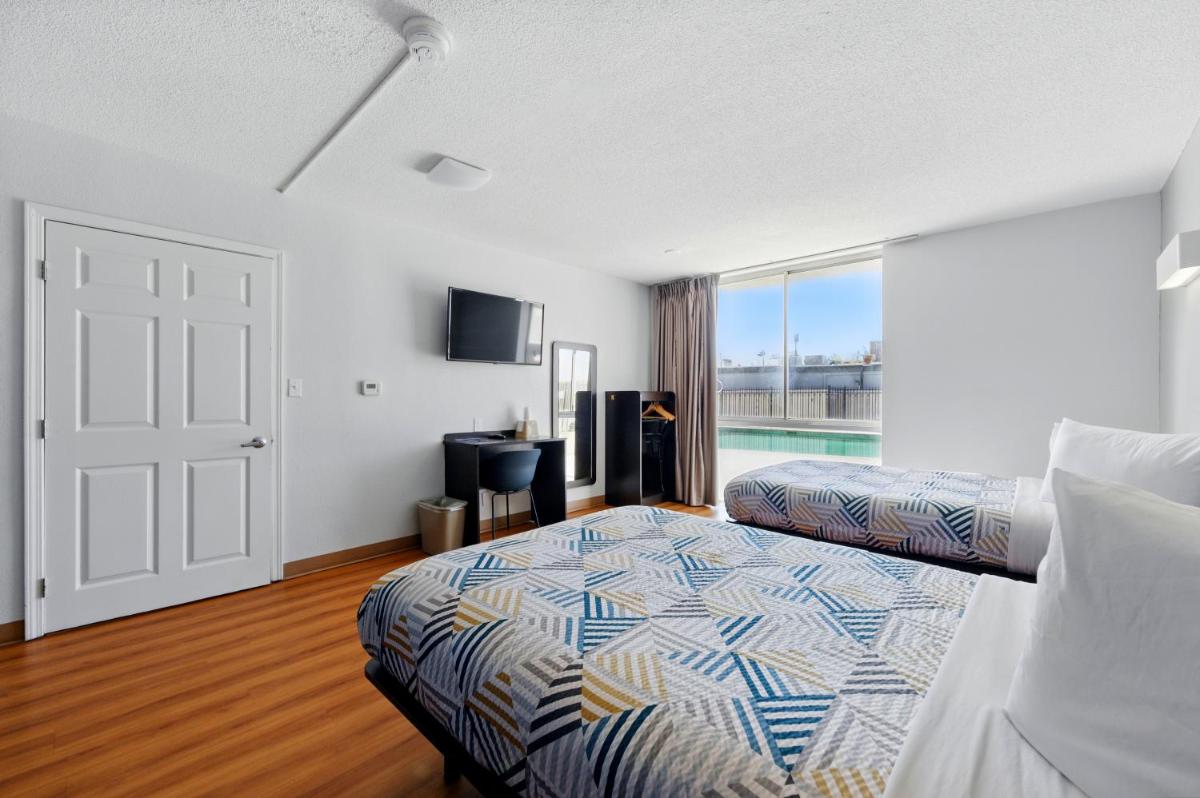Motel 6-Atlanta GA - Virginia Ave - image 2