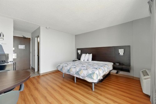 Motel 6-Atlanta GA - Virginia Ave - image 25