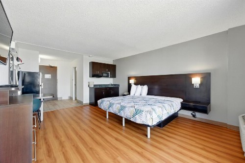 Motel 6-Atlanta GA - Virginia Ave - image 27